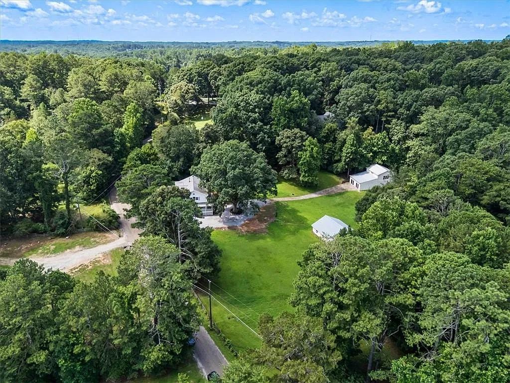 5 bed, 5.0 bath, 5000 sqft, $7,500 — Photo 3