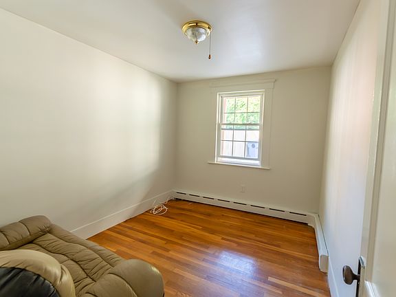 3rd image of 19 Essex St APT 2