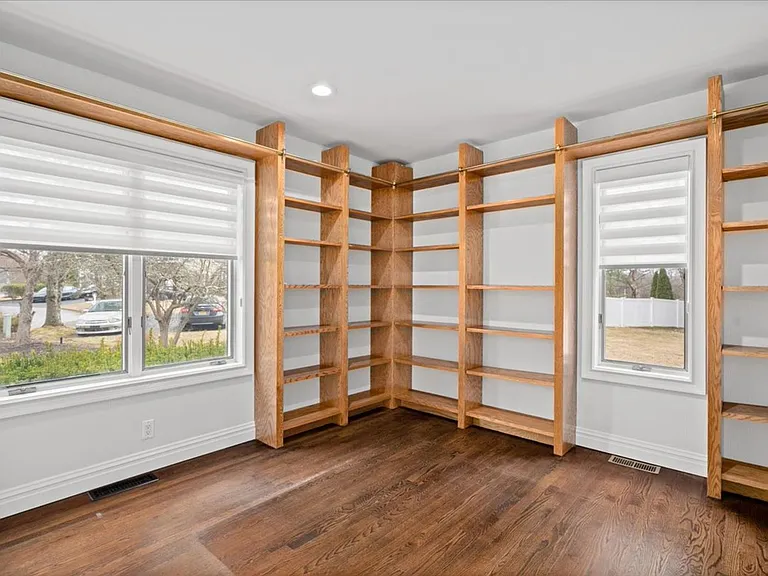 745 Iris Ct — Photo 8