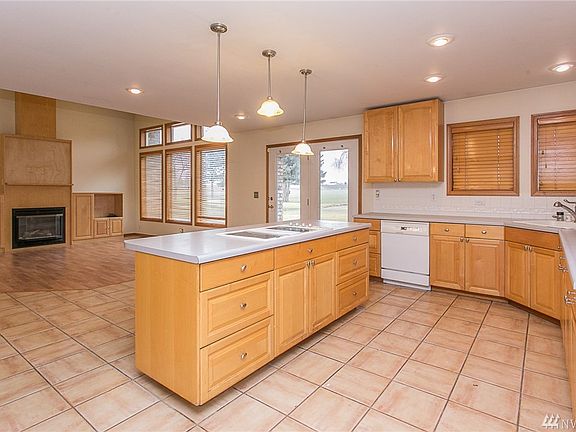 3rd image of 843 S Skylark Way