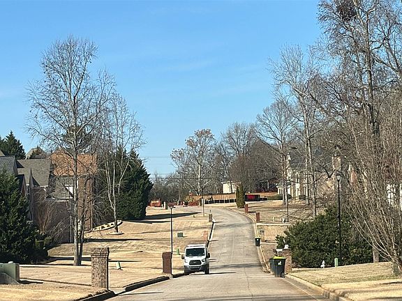 5th image of 128 Montclair Pl