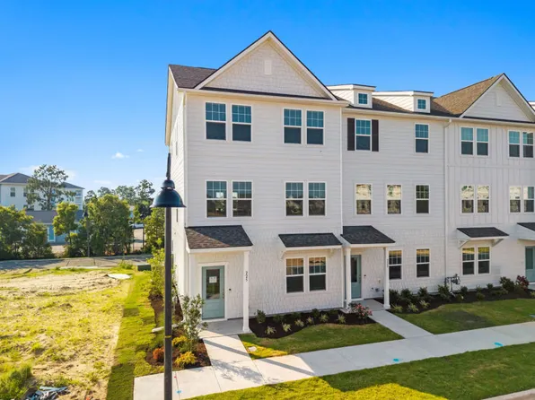 225 Pelican Flight Loop, Wilmington, NC 28412