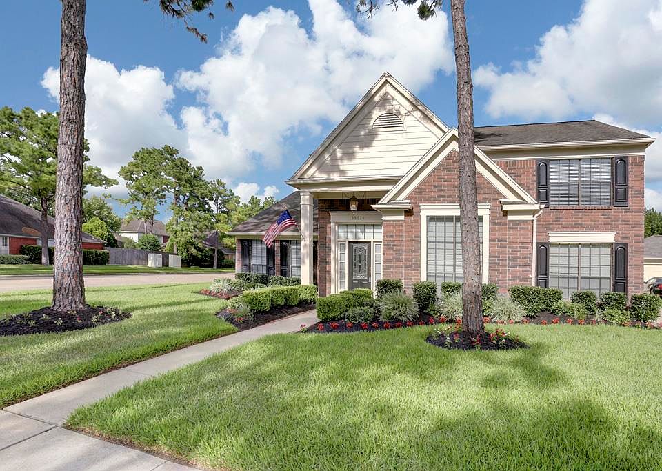 1st image of 15326 Evergreen Knoll Ln