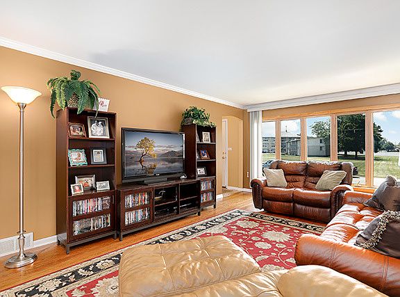 5th image of 7768 W Sunnyside Ave