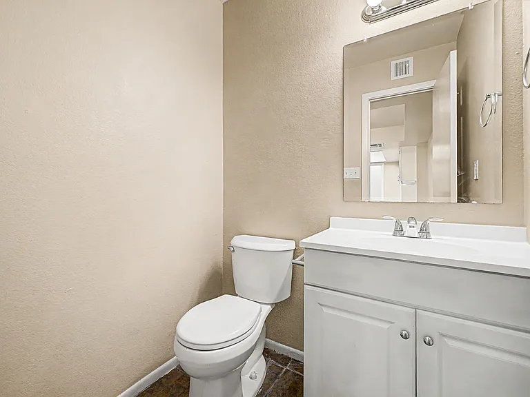 5847 N 48th Dr — Photo 18