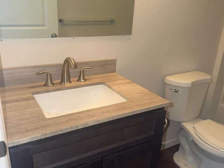 217 Colonial Ct — Photo 10
