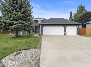 8527 N Cloverleaf Dr, Hayden Lake, ID 83835