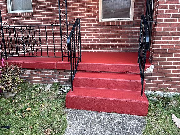 3rd image of 90 Martha Ave