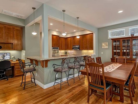 Kitchen and Eating Bar
