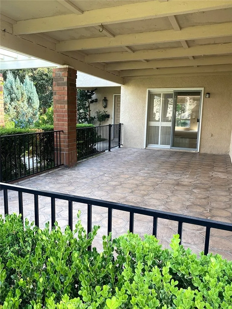 2 bed, 1370 sqft, $3,800 — Photo 3