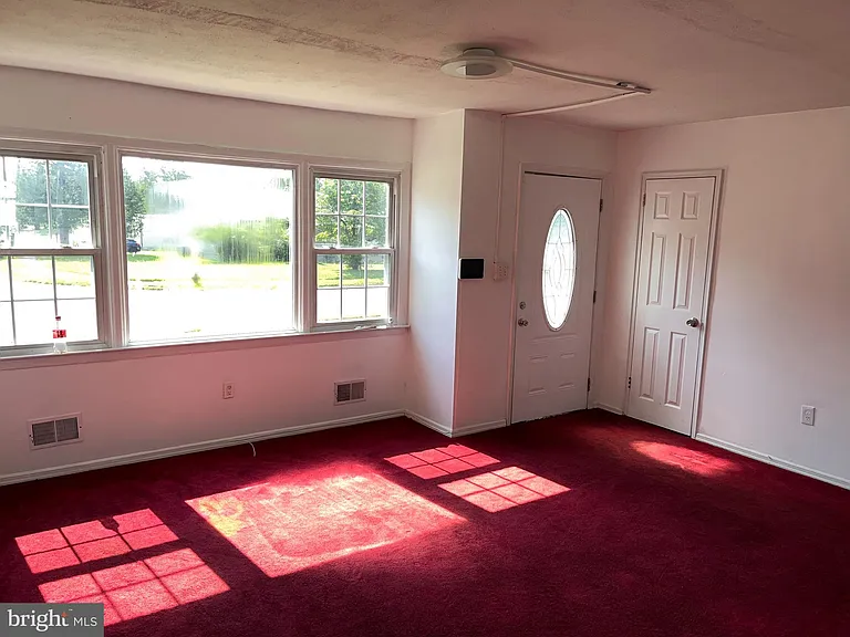 1145 Lower Ferry Rd — Photo 2