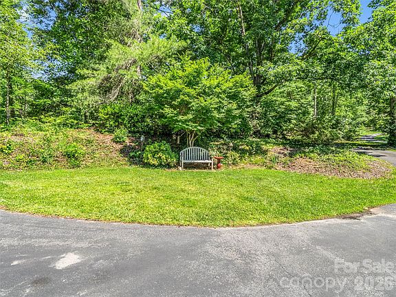 5th image of 52 Forest Rd