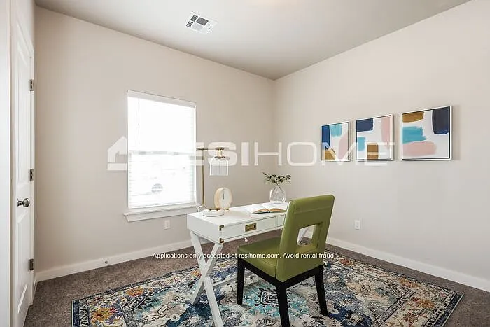 990A Elowyn St — Photo 11