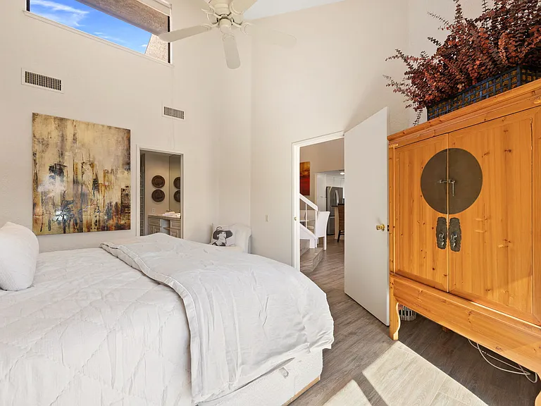 Mariposa Dr — Photo 13