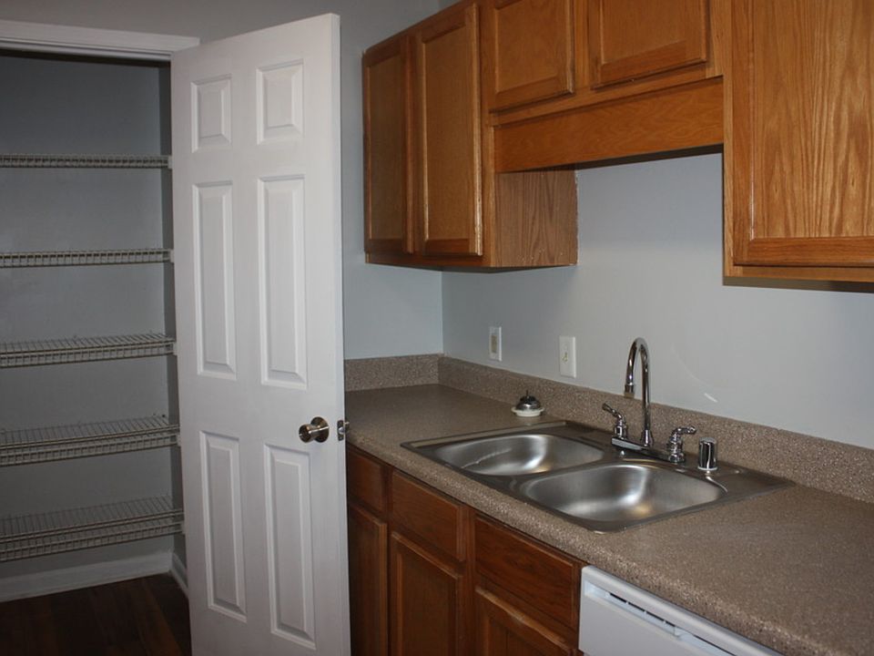 1st image of 140 Royal Dr #D-3
