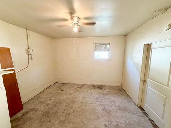 5th image of 122 Meadowbrook St