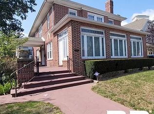 1060 E 21st St, Brooklyn, NY 11210
