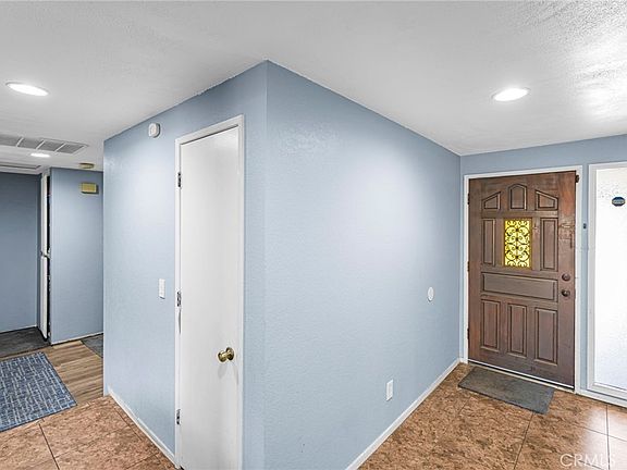 3rd image of 18025 Juniper St
