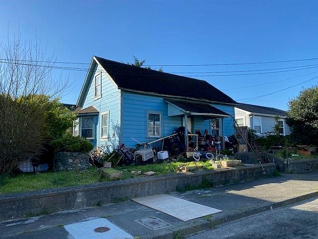 2nd image of 288 B St