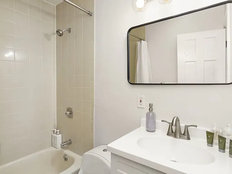 900 E Hopkins Ave #5 — Photo 6