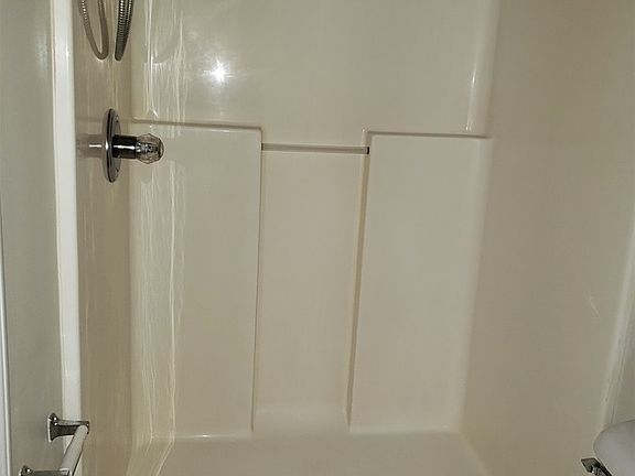 5th image of 409 Wildwood Dr