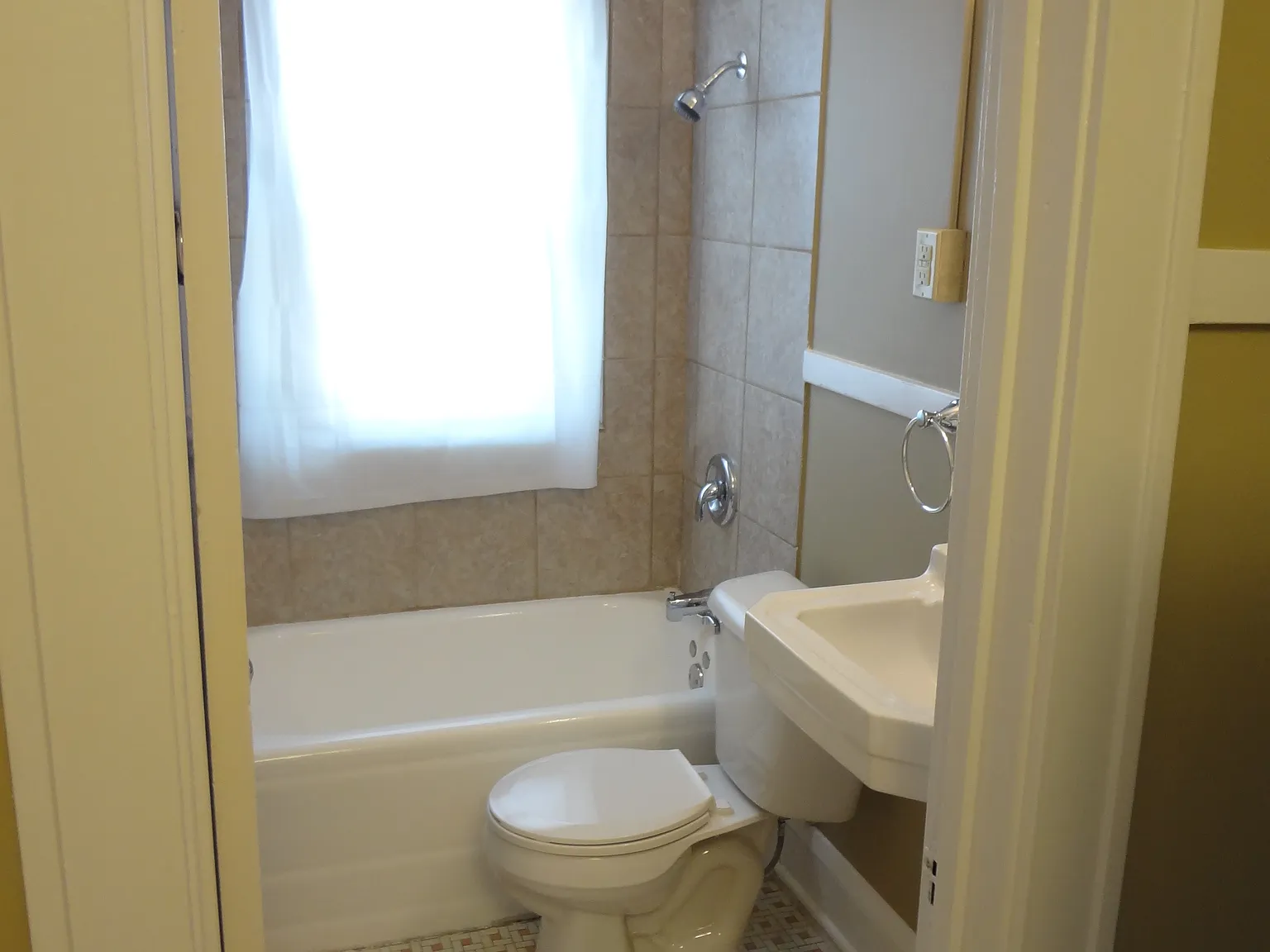 Studio, 400 sqft, $950 — Photo 4