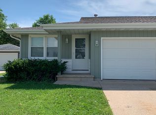 1004 Taylor St, Little Chute, WI 54140