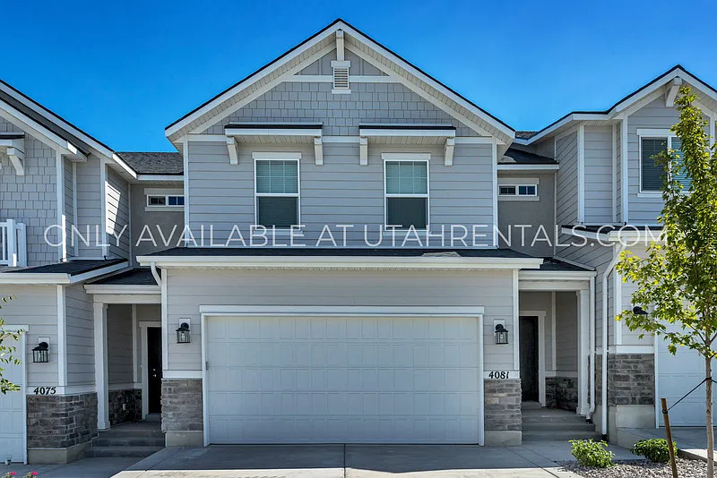 3 bed, 2.5 bath, 2395 sqft, $1,975 — Photo 3