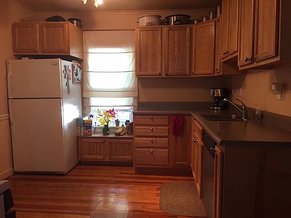 3rd image of 1326 Grant Ave