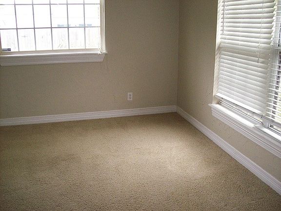3rd image of 1718 NW Kinyon Ave