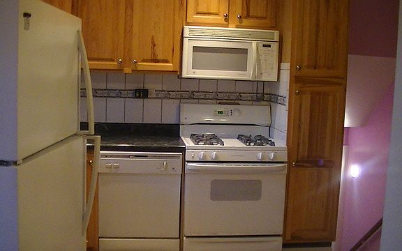 5th image of 220 N Pleasant Dr