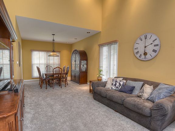 5th image of 337 W Hampshire Dr