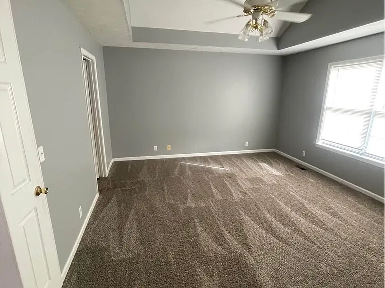 121 Heritage Dr — Photo 3