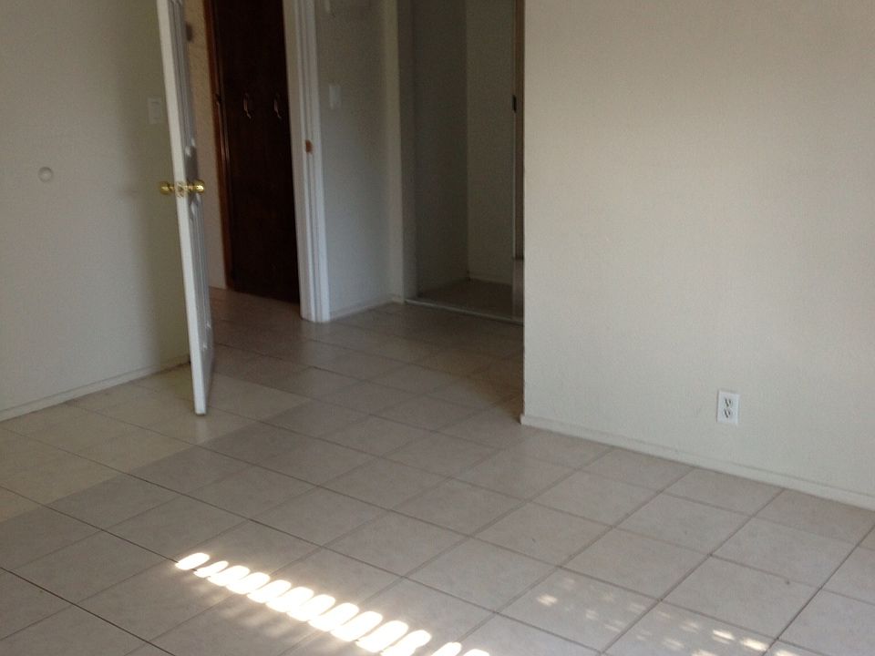 1st image of 224 S Kendall Way