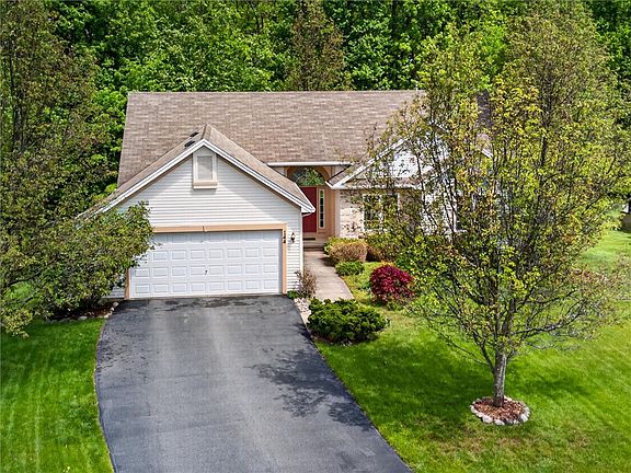 3rd image of 144 Leamington Cir