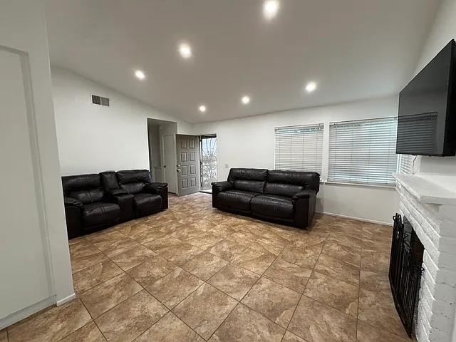 2 bed, 912 sqft, $2,850 — Photo 4