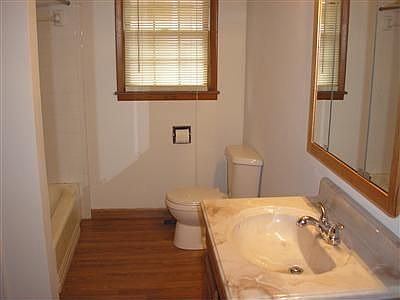 5th image of 828 N King St