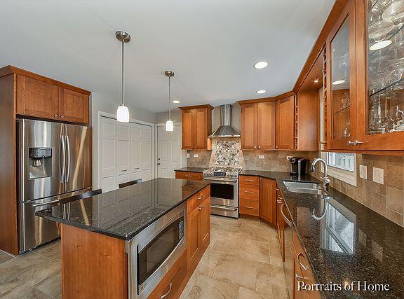 3rd image of 2036 Canterbury Pl