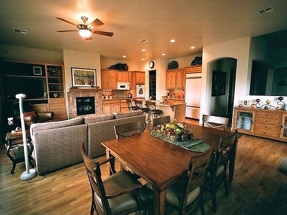 Dining & Kitchen Area