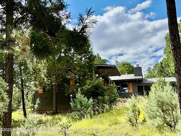 4th image of 323 Sun Valley Rd