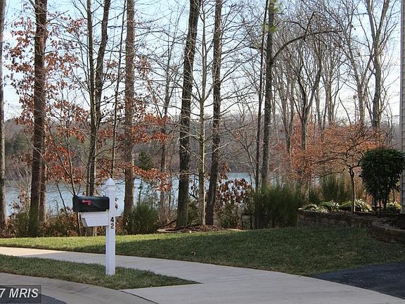3rd image of 42 Manorwood Dr