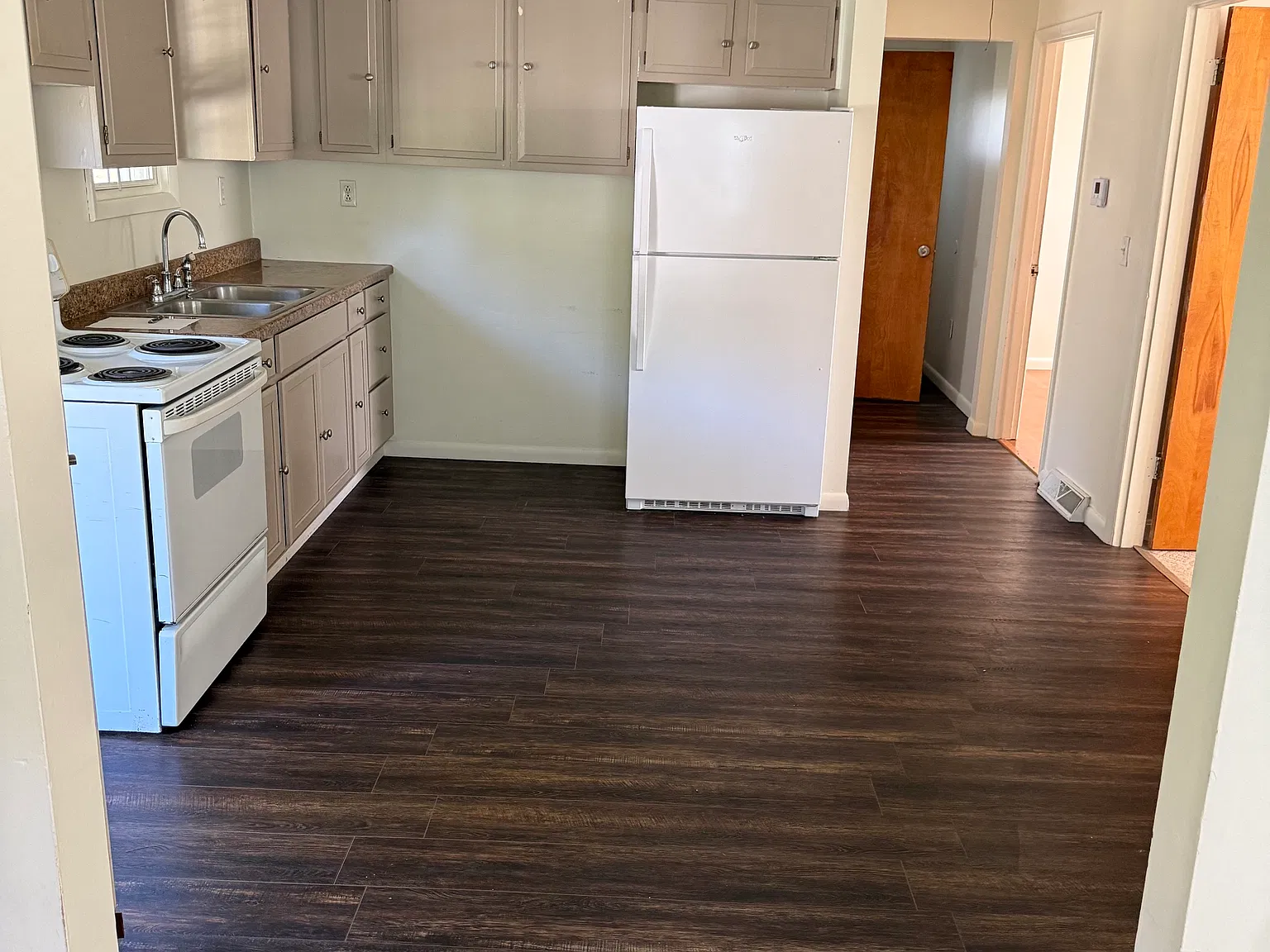 2 bed, $1,000 — Photo 1