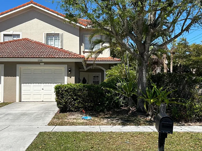 12768 Westhampton Cir — Photo 2