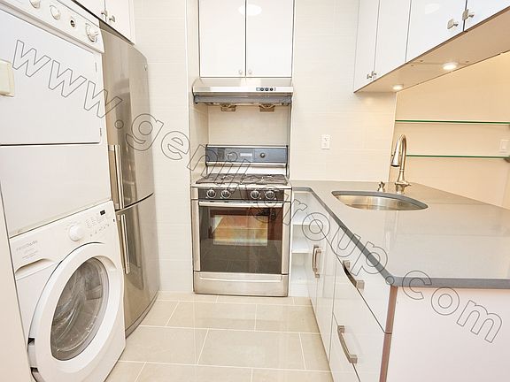 5th image of 124 Elizabeth St APT 1B