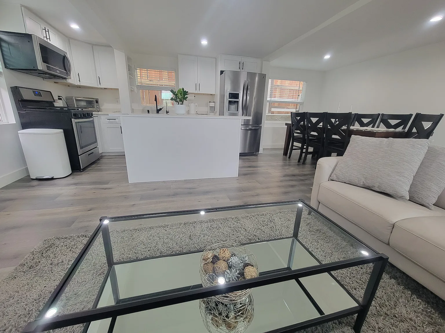 1 bed, 700 sqft, $2,300 — Photo 3