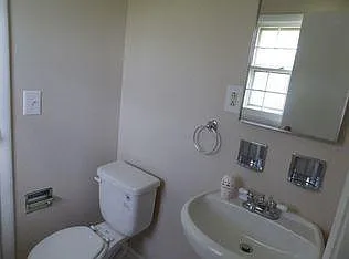 1115 Bradford Ln — Photo 6