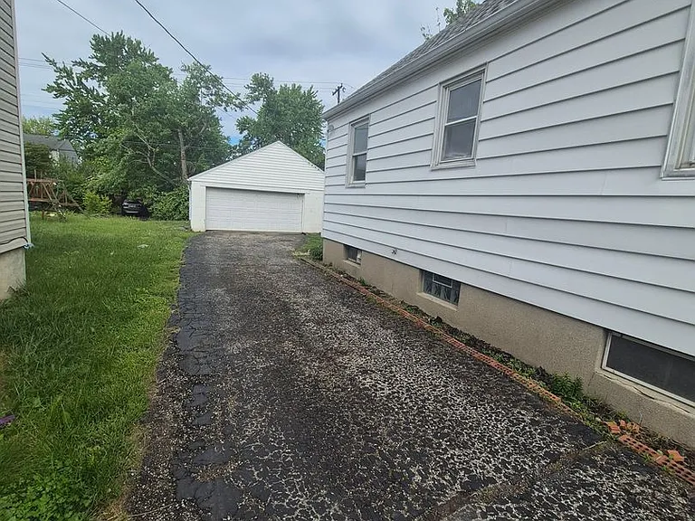 2623 Springmont Ave — Photo 2