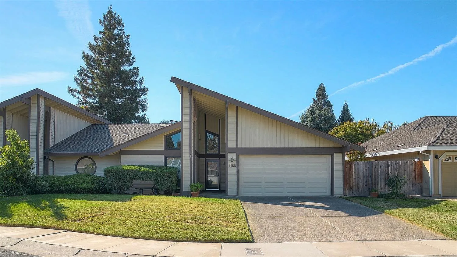 1168 Rose Tree Way photo 1