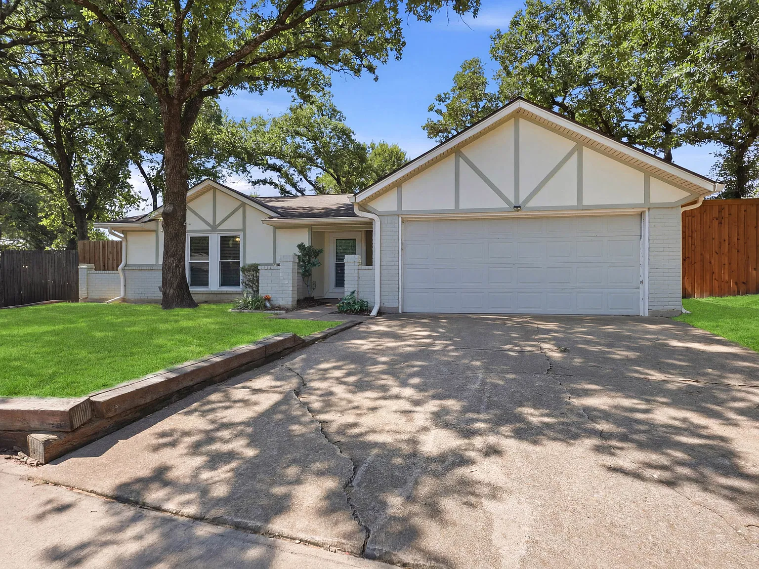 4 bed, 1619 sqft, $2,400 — Photo 2
