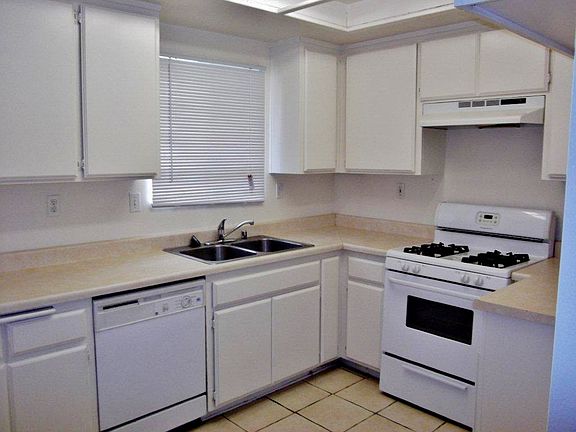 2nd image of 564 S Mistletoe Ave APT C